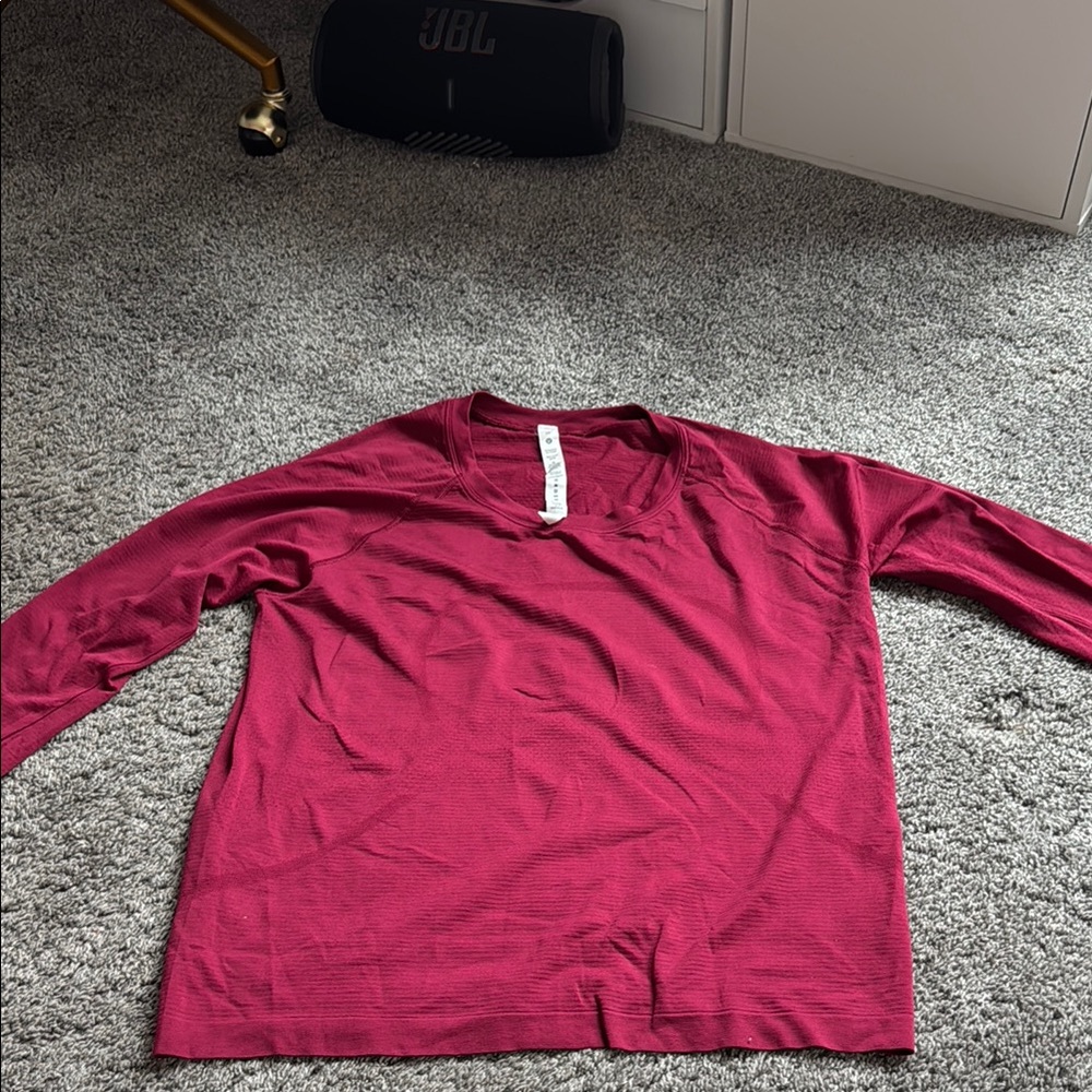 Woman’s pomegranate Lululemon swiftly tech race length